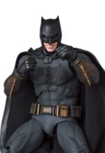 Zack Snyder's Justice League MAFEX Action Figure Batman 16 cm (re-run) - immagine 2