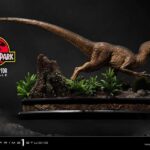JURASSIC PARK VELOCIRAPTOR ATTACK STATUE