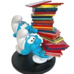 SMURFS STACK OF COMICS COLLECTOR FIGURE