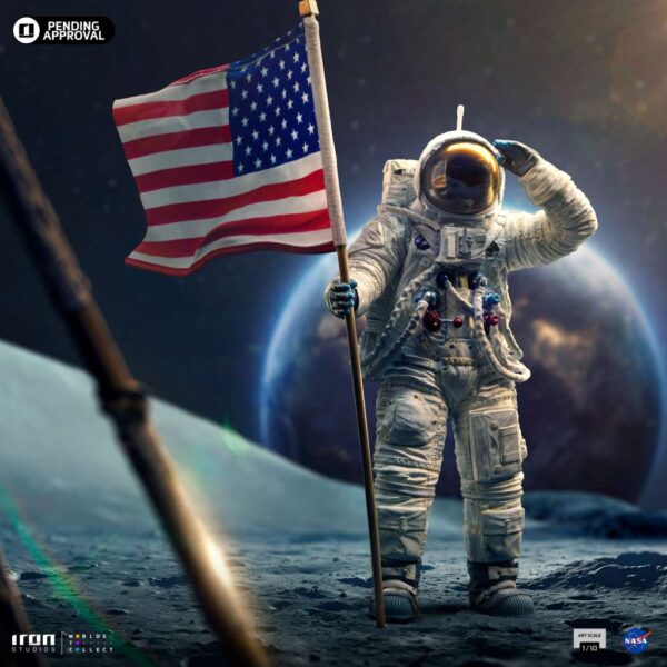 APOLLO 11 ASTRONAUT 1/10 STATUE