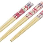 HELLO KITTY BAMBOO CHOPSTICKS SET (3)