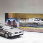 BACK TO THE FUTURE  DE LOREAN DIE-CAST 1:18 SCALE MODEL