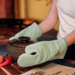 Lord of the Rings Oven Mitt Butterfly of The Shire (Tales of the Shire (2025)) 30 cm - immagine 3