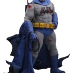 Batman: The Dark Knight Returns Comic Masterpiece Action Figure 1/6 Batman (Battle Damaged Version) 32 cm
