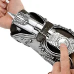 ASSASSIN CREED 2 EZIO HIDDEN BLADE ROLE PLAY GAUNTLET REPLICA