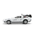 BACK TO THE FUTURE PART I - 1982 DE LOREAN DMC 12 WITH FROST EFFECT -  40TH ANNIVERSARY LIMITED EDITION 1:32 DIE-CAST MODEL - immagine 3