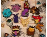 Dungeons & Dragons - 50th Anniversary Mystery Pin Badge Display - 12 Blind Boxes - immagine 5