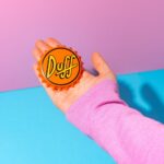 The Simpsons Magnet with Bottle Opener Duff Beer 7 cm - immagine 6