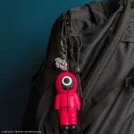SQUID GAME WORKER SQUISHY KEYCHAIN - immagine 5