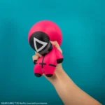 SQUID GAME SOLDIER SQUISHY DOLL - immagine 7