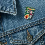 KPOP DEMON HUNTERS ZOEY HAMBURGER NOODLES PIN - immagine 2