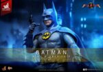 The Flash Movie Masterpiece Action Figure 1/6 Batman (Blue & Grey Suit) Limited Edition Hot Toys Exclusive 30 cm - immagine 2