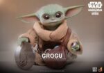 Star Wars: The Mandalorian & Grogu Life-Size Figure Grogu 38 cm - immagine 2