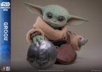 Star Wars: The Mandalorian & Grogu Life-Size Figure Grogu 38 cm - immagine 6