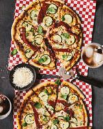 Five Nights at Freddy's: The Official Cookbook - Over 40 Exciting Recipes! *German Version* - immagine 5