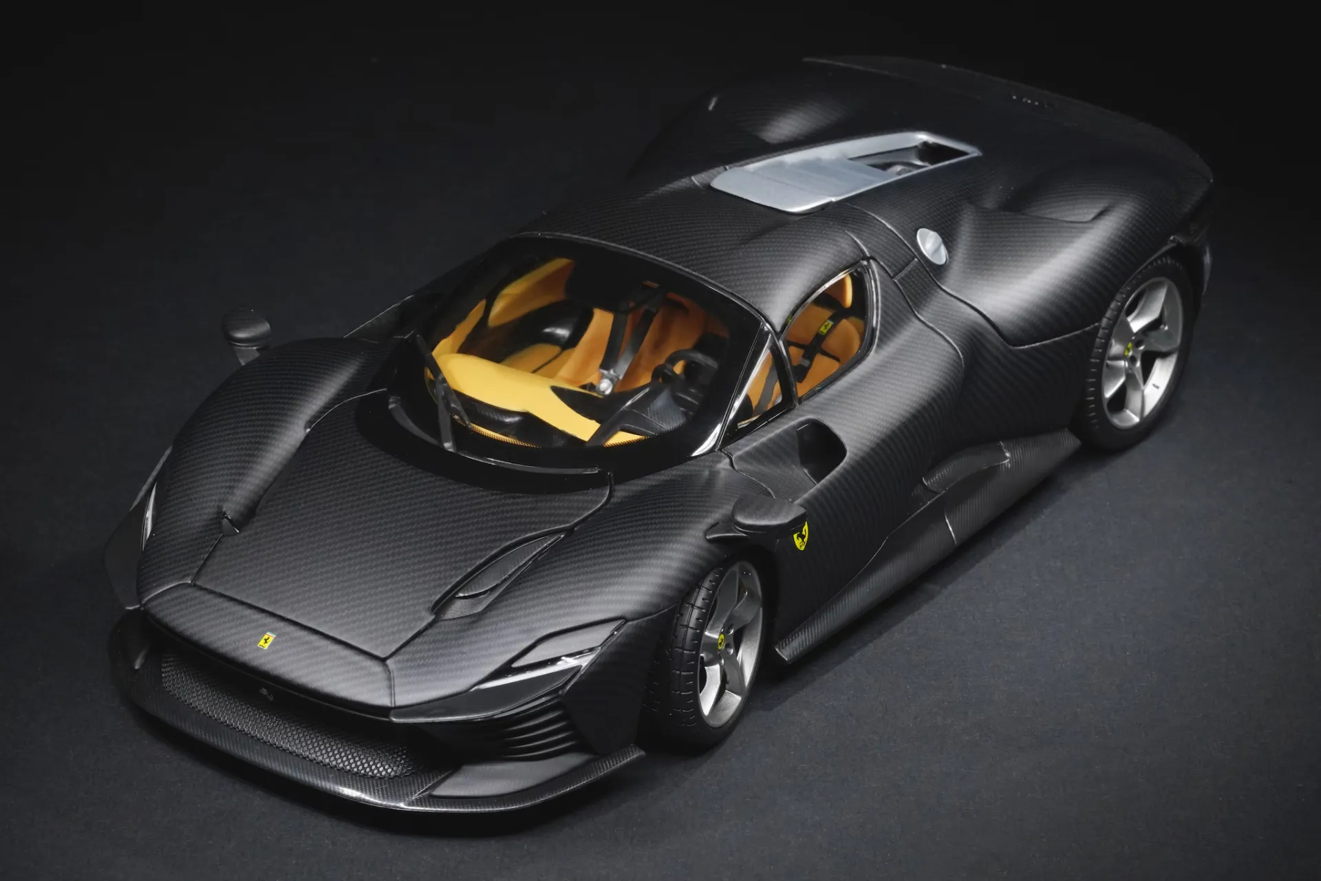 113649__06d6189e FERRARI DAYTONA SP3 50TH ANNIVERSARY CARBON FIBER SPECIAL LIVERY LTD EDITION - 1:18 DIECAST MODEL - immagine 1