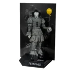 MOVIE MANIACS 6INCH POSED  WELCOME TO DERRY WV2 PENNYWISE BLACK&WHITE - immagine 3