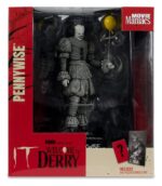 It Welcome to Derry Movie Maniacs Figure Pennywise (Black & White) 16 cm - immagine 6