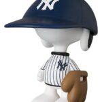 MLB × Peanuts UDF PVC Figure New York Yankees Snoopy 7 cm