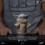 MANDALORIAN & GROGU MOVIE GROGU ALWAYS CURIOUS 1/4 LEGACY STATUE - immagine 2