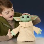 Star Wars: The Mandalorian & Grogu Action Buddy Grogu 25 cm - immagine 5