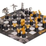 DC Comics Chess Set Batman vs. The Joker 47 cm