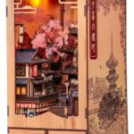 Book Nook Twilight Sakura Path 23 x 12 cm