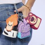 Disney Pixar Rivals by Loungefly Bag Charm Mystery Box Display (15) - immagine 2