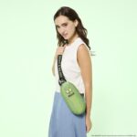 Rick and Morty by Loungefly Sling Bag Pickle Rick - immagine 2