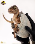 Jurassic Park Replica Bust Velociraptor Hatching Egg 24 cm - immagine 2