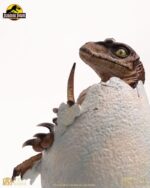 Jurassic Park Replica Bust Velociraptor Hatching Egg 24 cm - immagine 6