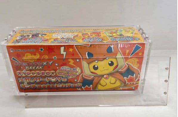 x_evo-2055 Evoretro Magnetic Acrylic Display Case for Pokémon Center Japanese Special Poncho Pikachu Box - immagine 1