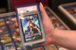 Evoretro Bumper for PSA Graded Card Slab Gradient Light Blue-Dark Blue Glitter - immagine 2