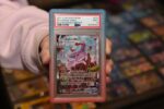 Evoretro Bumper for PSA Graded Card Slab Gradient Blue-Pink Glitter - immagine 2