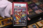 Evoretro Bumper for PSA Graded Card Slab Gradient Red-Black Glitter - immagine 3