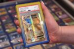 Evoretro Bumper for PSA Graded Card Slab Gradient Yellow-Blue Glitter - immagine 2