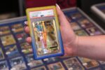 Evoretro Bumper for PSA Graded Card Slab Gradient Yellow-Blue Glitter - immagine 3