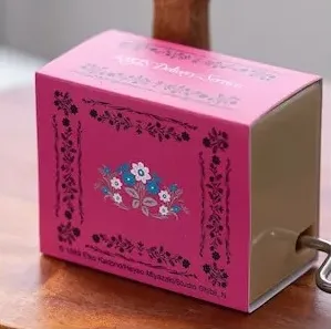 116591__776277a8 KIKI’S DELIVERY SERVICE JIJI FLOWERS HAND CRANK MUSIC BOX - immagine 1