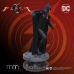 The Flash Life-Size Statue Batman Keaton 228 cm - immagine 4