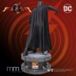 The Flash Life-Size Statue Batman Keaton 228 cm - immagine 3