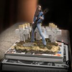 Metallica Rock Iconz Figure Cliff Burton III 21 cm - immagine 3