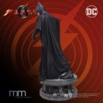 The Flash Life-Size Statue Batman Keaton 228 cm - immagine 2