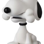 Peanuts UDF Series 20 Mini Figure Snoopy with Bone 6 cm