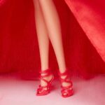 Barbie Signature Doll 2026 Holiday Barbie - immagine 4