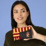 Harry Potter by Loungefly Wallet Gryffindor Uniform - immagine 2