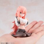 There is also a hole in the student organization! Melty Princess PVC Figure Komaro 8 cm Palm Size - immagine 2