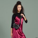 Minnie Mouse by Loungefly Sling Bag Studs & Chains - immagine 2